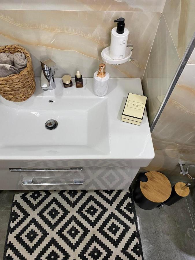 Qerret Boutique Studio Apartment Голем Экстерьер фото